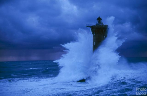 photomood-waves-lighthouse-wave-amazing-view-travel-145-2-1